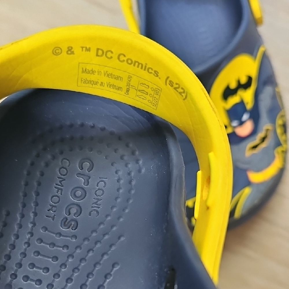 CROCS Black and Yellow Batman Slippers - Picture 4 of 7